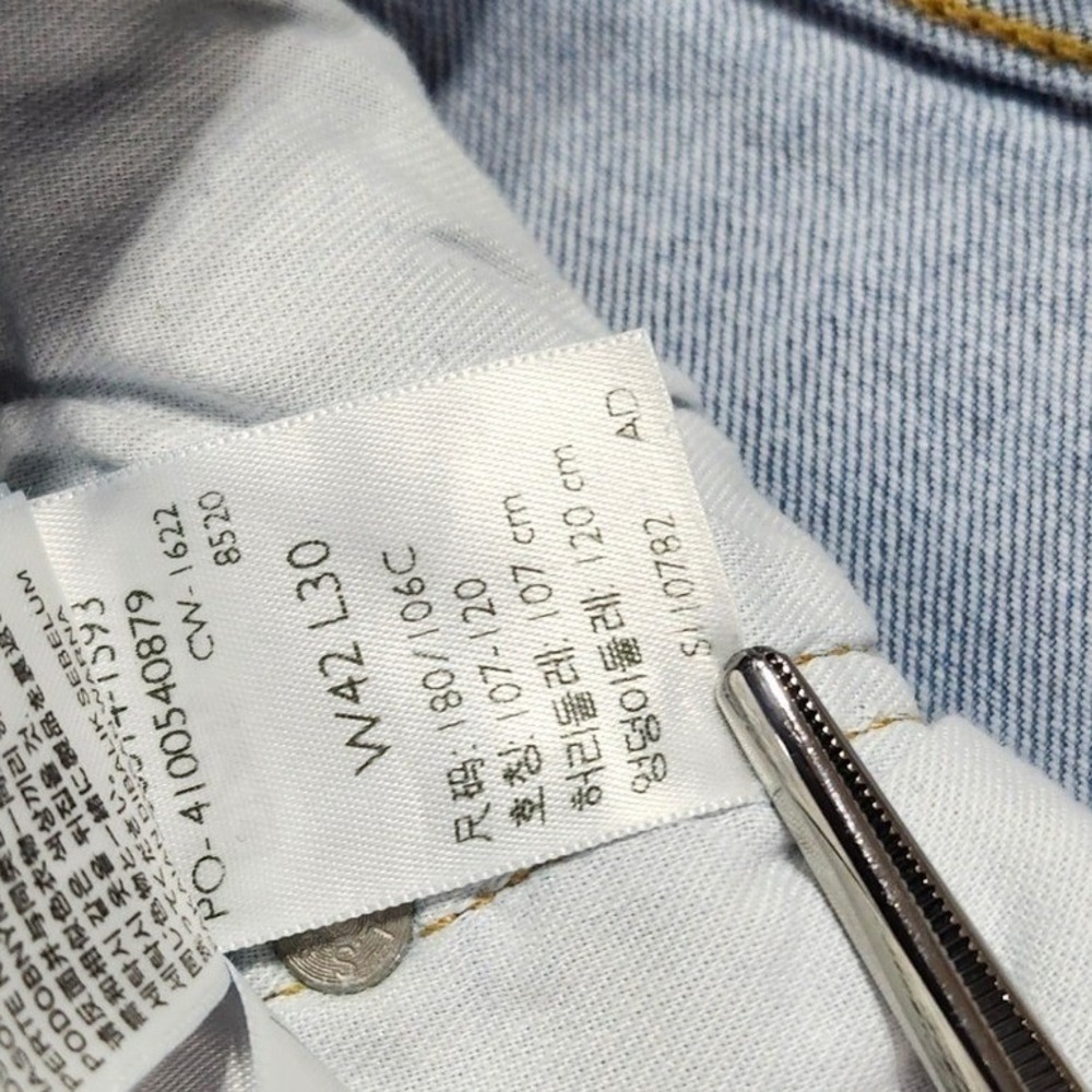 Levi's 514 Straight Fit Jeans Mens 42x30 Blue Excellent Medium Wash Denim - Picture 3 of 9